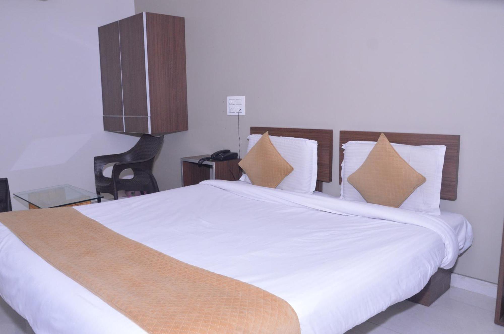 Hotel Indrani Chittorgarh ภายนอก รูปภาพ