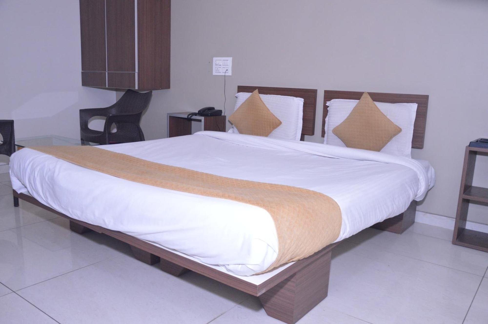 Hotel Indrani Chittorgarh ภายนอก รูปภาพ